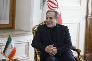 عراقچی: از زمین فوتبال تا میز مذاکره؛ هدف دفاع از عزت مردم است