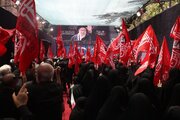 «ایران» یکپارچه حسینی شد/ اقامه نماز ظهر عاشورا در جوار محل شهادت رهبر شهید+ فیلم