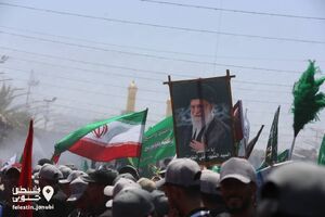 تصاویر رهبر شهید امت در دست عزاداران در بین‌الحرمین