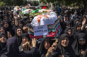 تشییع نمادین شهدای کربلا توسط زنان بنی‌اسد در قزوین⁩