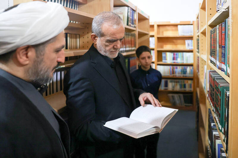 حضور در کتابخانه شخصی آیت الله سبحانی