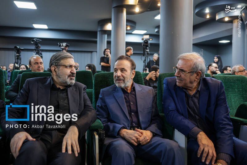 عکس/ رونمایی از یادنامه شهید "سیدکمال خرازی"