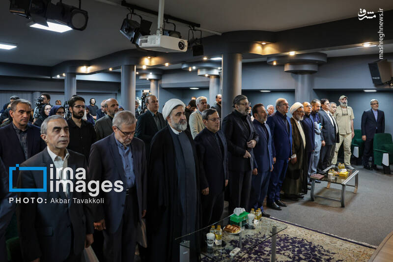 عکس/ رونمایی از یادنامه شهید "سیدکمال خرازی"