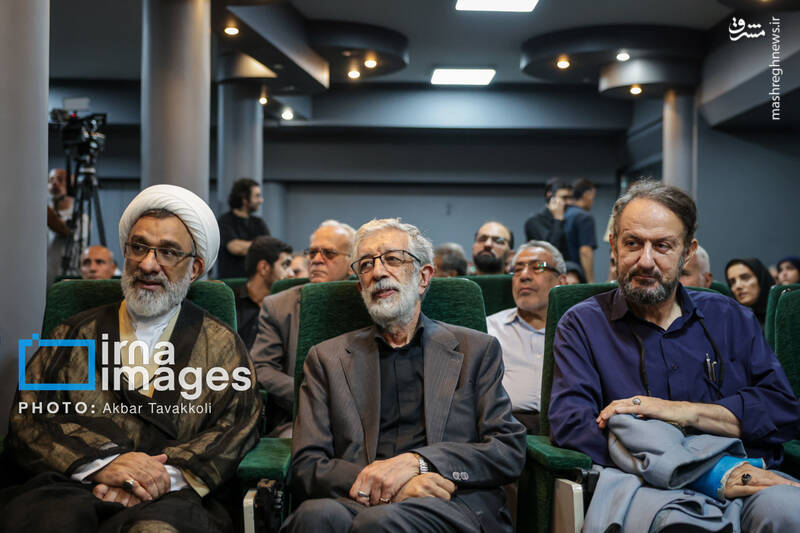عکس/ رونمایی از یادنامه شهید "سیدکمال خرازی"