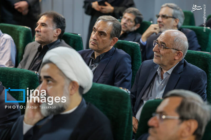عکس/ رونمایی از یادنامه شهید "سیدکمال خرازی"