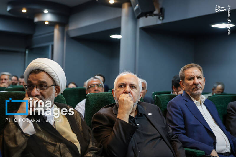 عکس/ رونمایی از یادنامه شهید "سیدکمال خرازی"