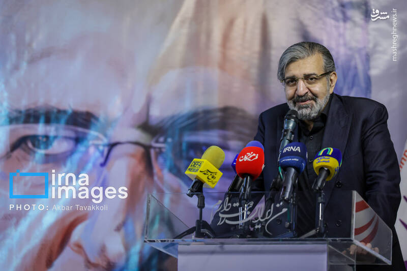 عکس/ رونمایی از یادنامه شهید "سیدکمال خرازی"