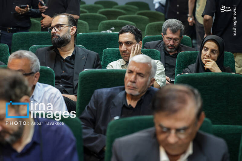 عکس/ رونمایی از یادنامه شهید "سیدکمال خرازی"
