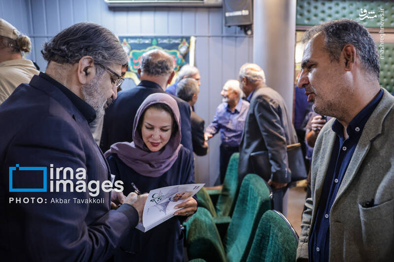 عکس/ رونمایی از یادنامه شهید "سیدکمال خرازی"