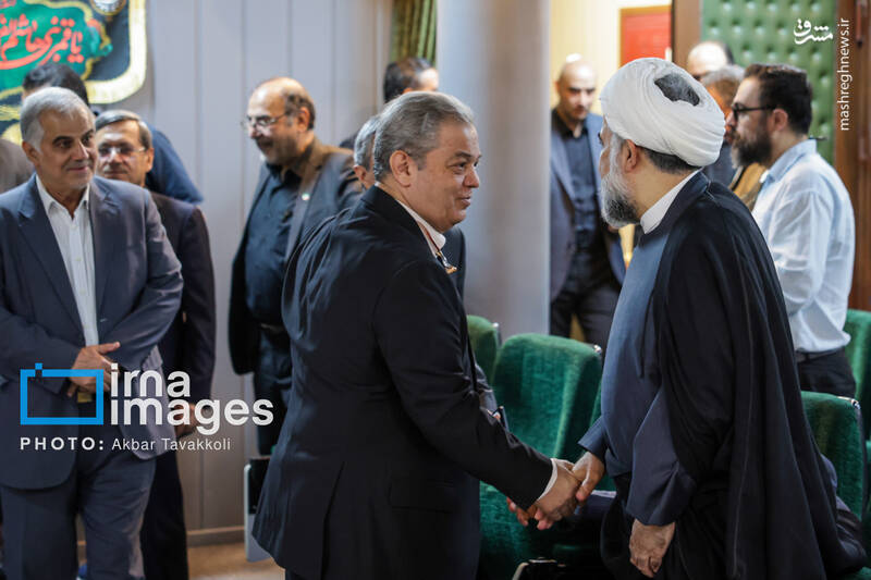 عکس/ رونمایی از یادنامه شهید "سیدکمال خرازی"