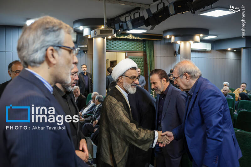 عکس/ رونمایی از یادنامه شهید "سیدکمال خرازی"