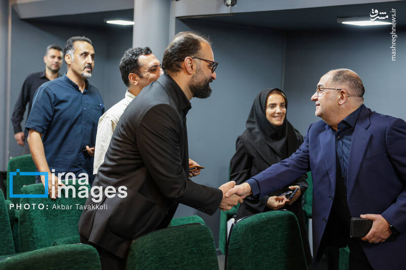 عکس/ رونمایی از یادنامه شهید "سیدکمال خرازی"
