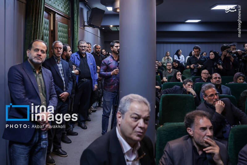 عکس/ رونمایی از یادنامه شهید "سیدکمال خرازی"