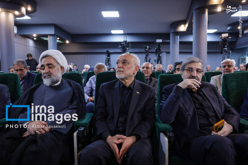 عکس/ رونمایی از یادنامه شهید "سیدکمال خرازی"