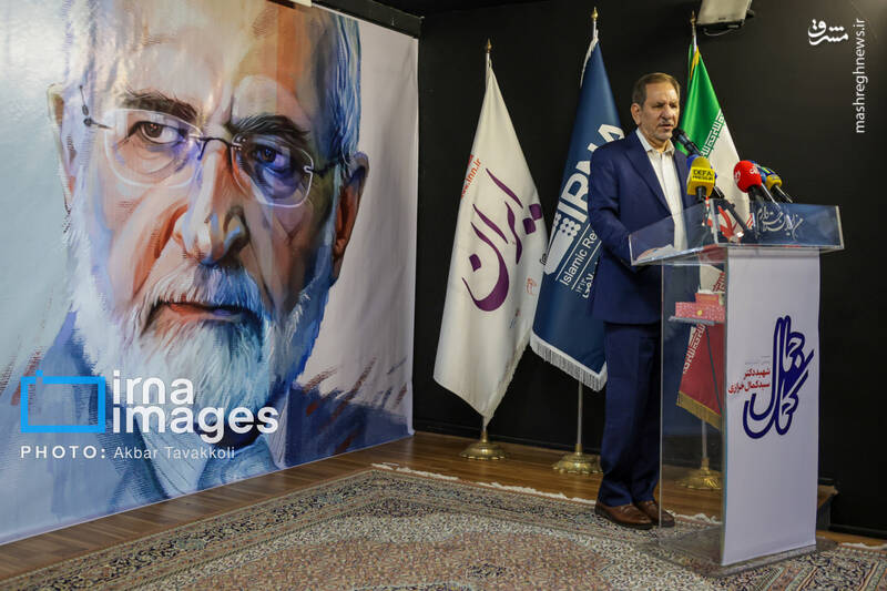 عکس/ رونمایی از یادنامه شهید "سیدکمال خرازی"