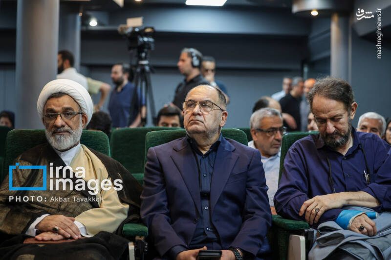 عکس/ رونمایی از یادنامه شهید "سیدکمال خرازی"
