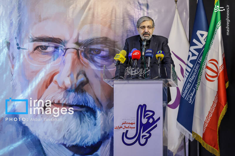 عکس/ رونمایی از یادنامه شهید "سیدکمال خرازی"