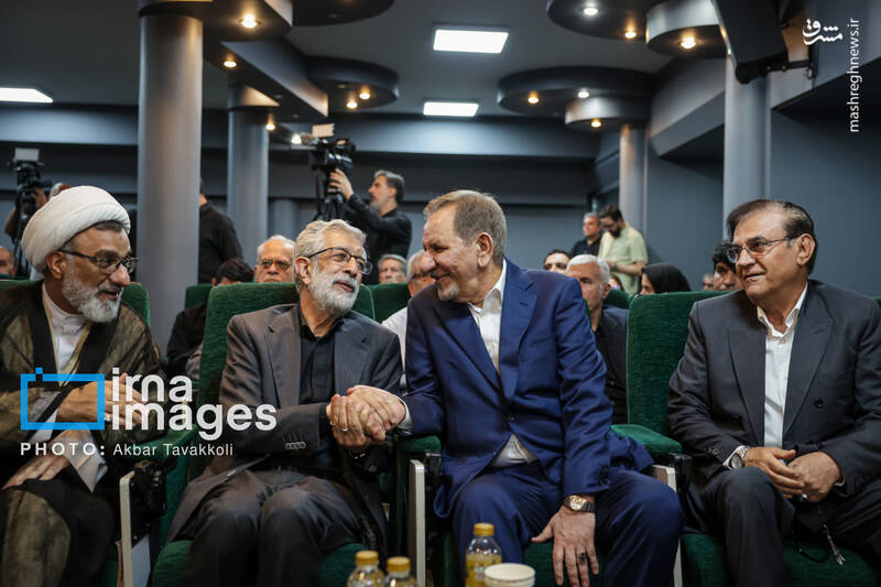 عکس/ رونمایی از یادنامه شهید "سیدکمال خرازی"
