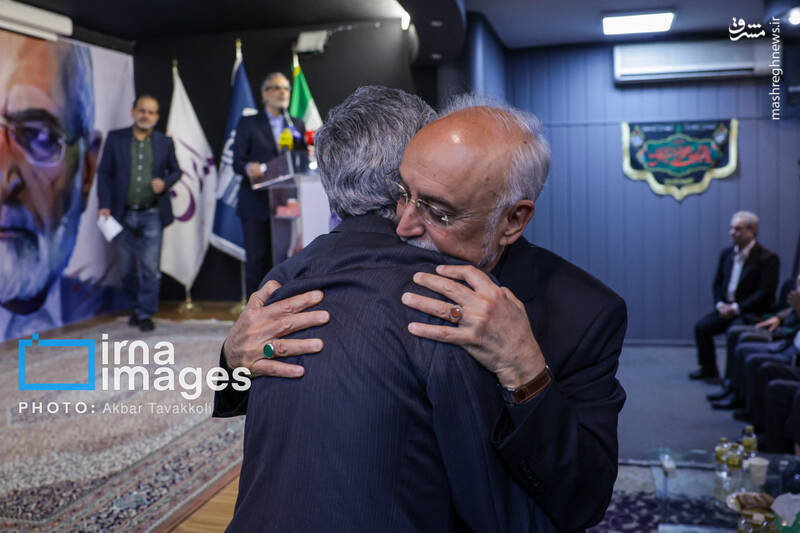 عکس/ رونمایی از یادنامه شهید "سیدکمال خرازی"