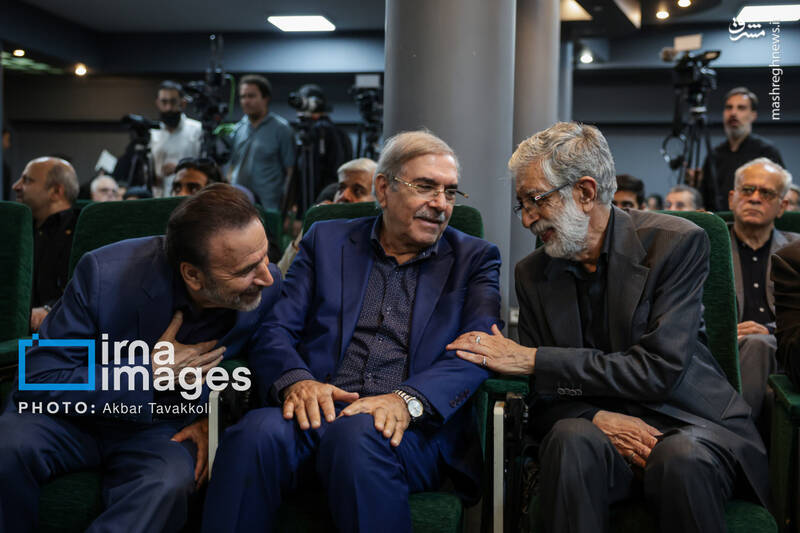 عکس/ رونمایی از یادنامه شهید "سیدکمال خرازی"
