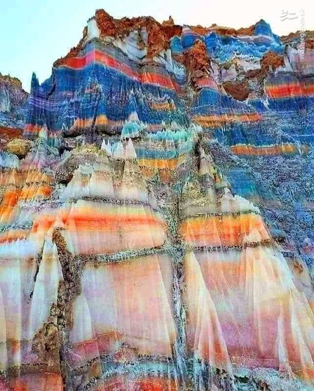 قابی زیبا از کوه نمک استان هرمزگان