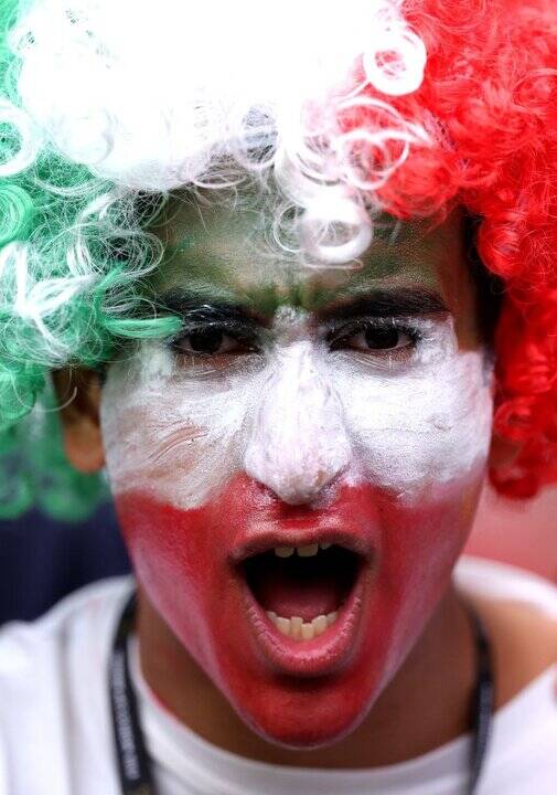 تلاش برای دو پاره کردن ایران وسط زمین فوتبال!