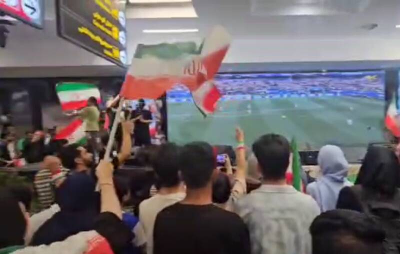 فیلم/ حضور پر شور مردم ایران برای استقبال از ملی پوشان