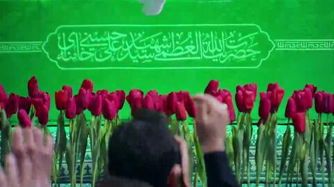 لحظه ورود پیکر رهبر شهید به مراسم وداع در جوار حسینیه امام خمینی(ره)