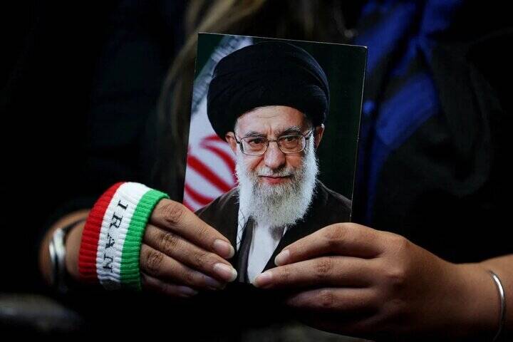 بدرقه،پيماني،رهبري،ايران،راهِ،گسستني،تلاشگر،طوفاني،وداع