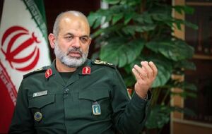 سردار وحیدی: دشمنان دیدن تسلیم شدن ملت ما را به گور خواهند بود