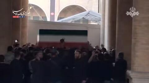لحظه‌ی ورود پیکر امام شهید انقلاب به مصلی تهران