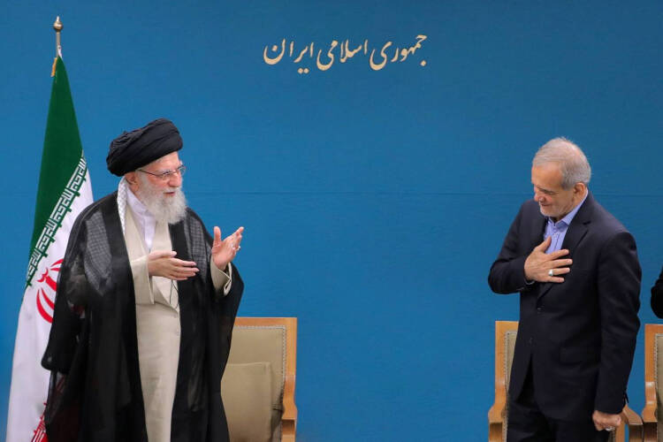 فیلم/ پزشکیان: رهبر عزیز ما در مقابل تمام قدرت‌ها با قدرت ایستاد