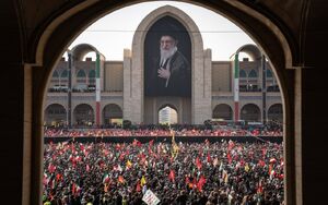 روز نخست وداع امت اسلامی با پیکر رهبر شهید انقلاب
