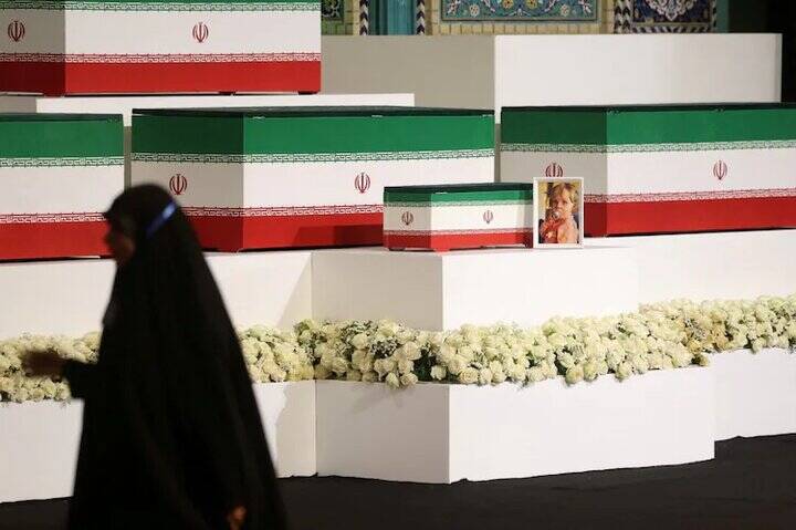 رسانه هندی: در میان شکوه وداع، تابوت کوچک «زهرا» جهان را به گریه انداخته است
