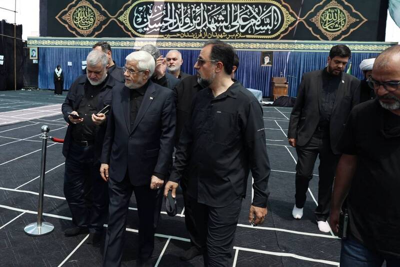 بازدید میدانی دکتر عارف از مراکز اسکان و درمان زائران مراسم تشییع رهبر شهید