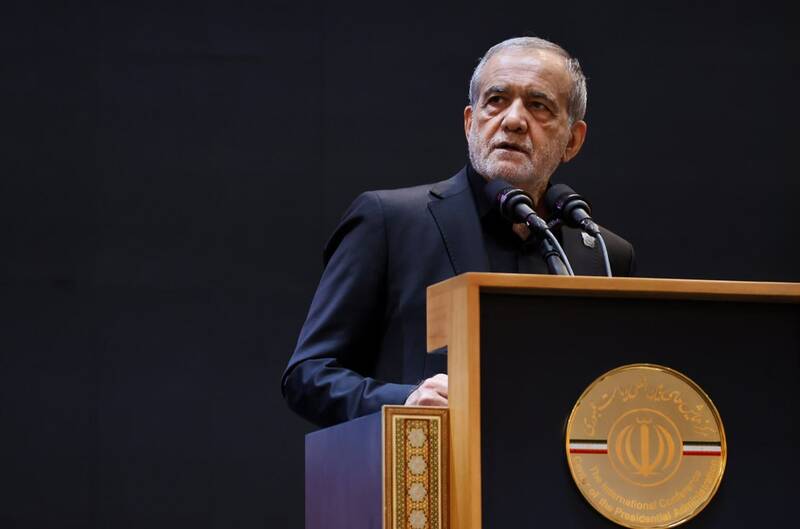 مسلمانان نشان داده‌اند که در برابر ظلم و قلدری سر تسلیم فرود نخواهند آورد/ من با رهبر شهید وداع نکرده و نخواهم کرد/ ایشان تا همیشه در ذهن و قلب من زنده است و زنده خواهد ماند