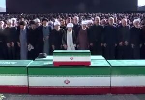 اقامه نماز بر پیکر امام شهید انقلاب توسط آیت‌الله سبحانی