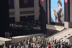 اقامه نماز بر پیکر آقای شهید ایران در مصلی