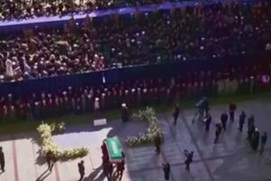 تصاویر هوایی از لحظه ورود پیکر رهبر شهید به محل برگزاری نماز