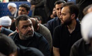 فیلم/ حضور فرزندان شهید سلیمانی و نصرالله در مصلی تهران