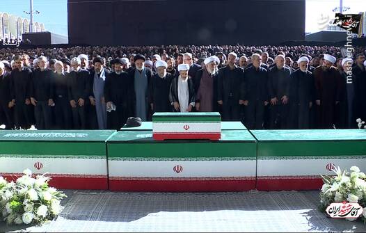 دومین روز وداع با امام شهید/ اقامه نماز بر پیکر رهبر شهید انقلاب و خانواده ایشان با حضور گسترده مردم  فرزندان امام شهید و مسئولان کشوری و لشکری +عکس و فیلم