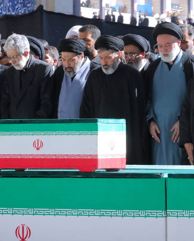 حضور حضرات آیات سیدمصطفی، سیدمسعود و سیدمیثم حسینی خامنه‌ای فرزندان گرامی رهبر شهید انقلاب اسلامی