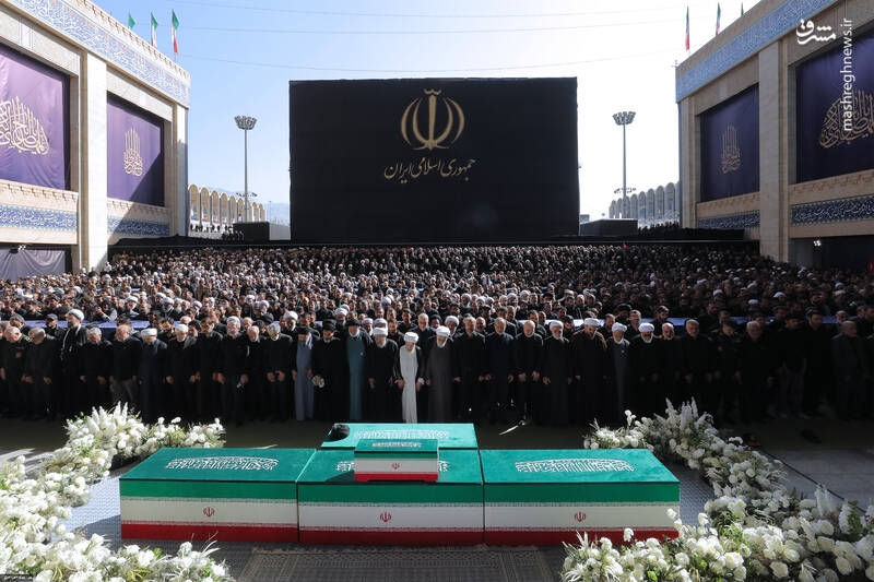 نماز،شهيد،بالكن،مصلي،صحن،آقا،جمعيت،اوّل،قاب،جمعيتي،تصويربردار ...