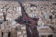 وداع جمعیت میلیونی تشییع‌کنندگان با امام شهید/ گلباران پیکر مطهر قائد شهید در مسیر تشییع‌/ مردم! آقا از تهران رفتند... +عکس و فیلم