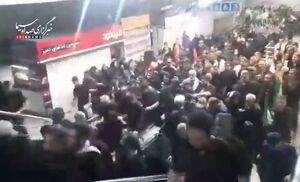 حضور گسترده مردم در مترو میدان امام حسین(ع)