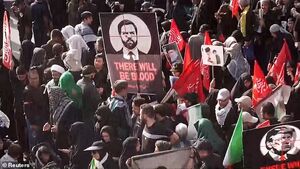 تصویر روزنامه دیلی میل از مراسم تشییع پیکر امام شهید در تهران