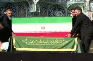 لحظه انتقال پیکر قائد شهید امت به جایگاه مسجد جمکران