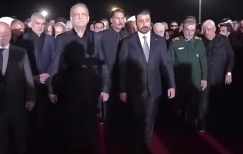 احترام نظامی عراقی‌ها به پیکر رهبر شهید