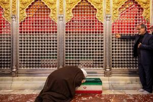 زیارت پدر دختری در حرم حضرت اباالفضل(ع)