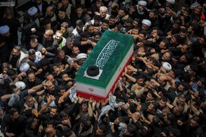 تصاویر آخرین زیارت رهبر شهید ایران در حرم مطهر علوی